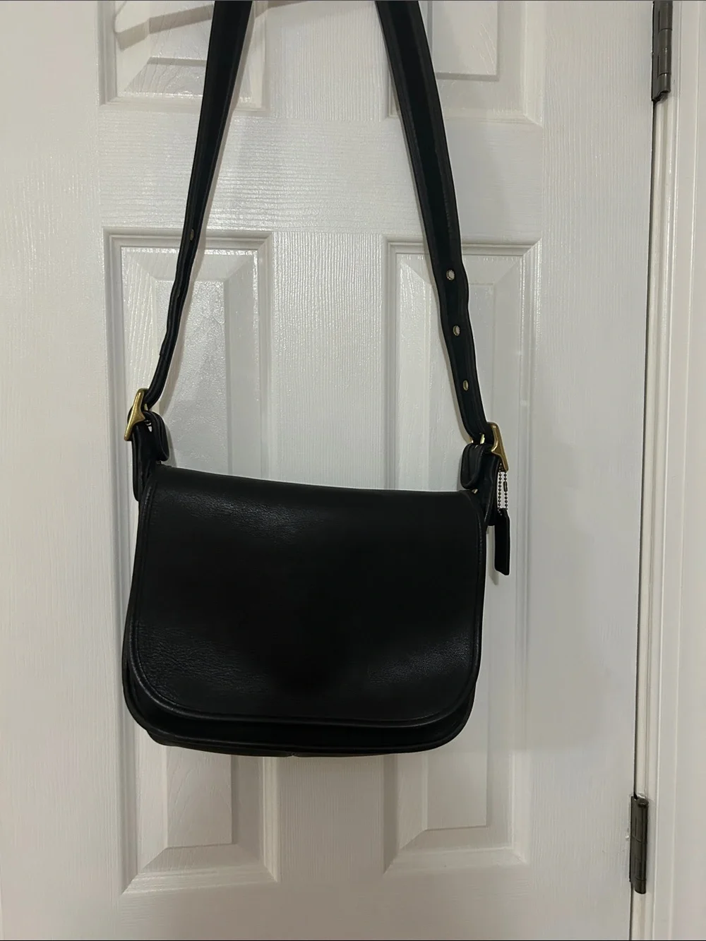 Vintage Coach black leather crossbody/shoulder